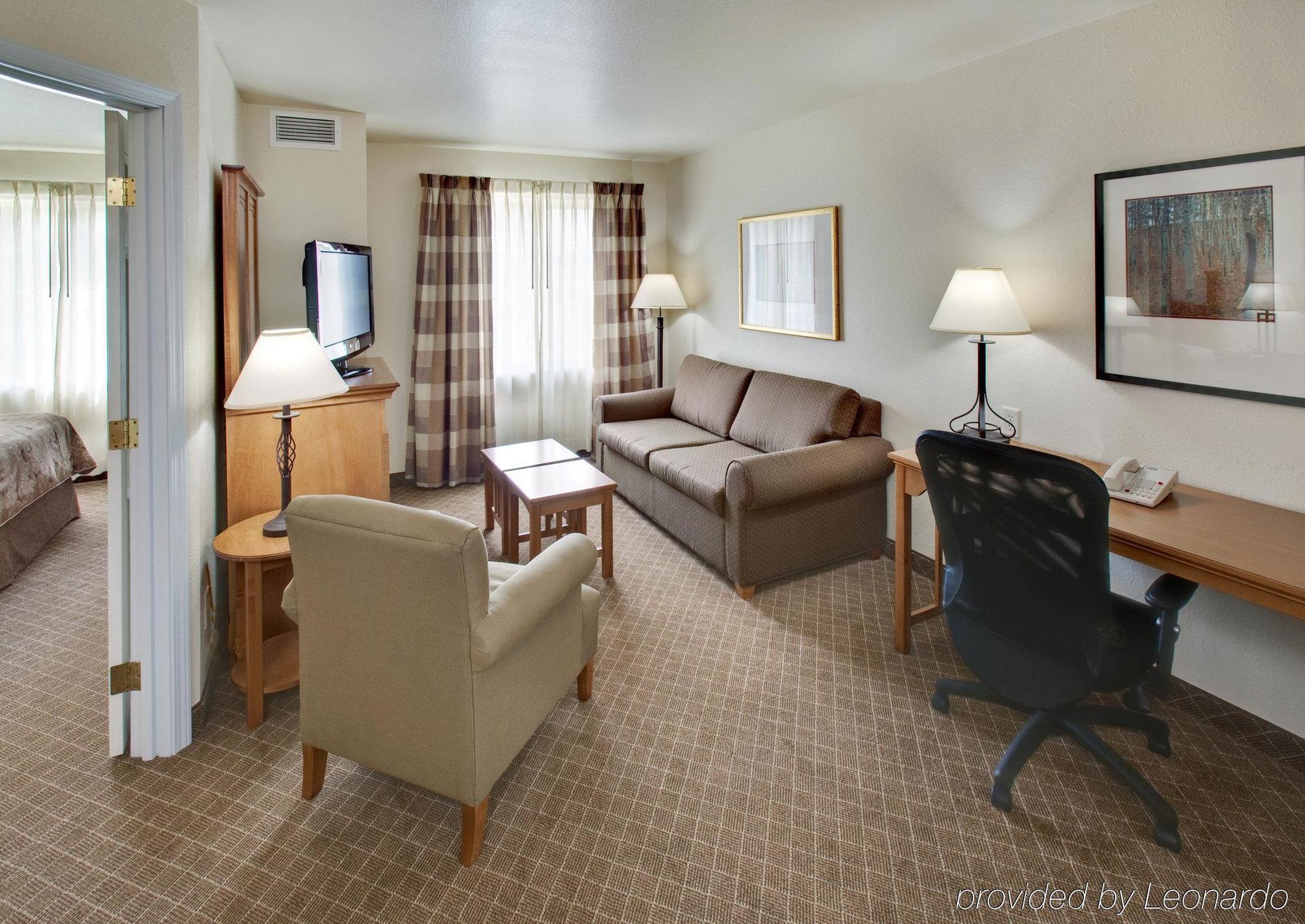 Staybridge At Empire Mall By Ihg Hotel 3*
