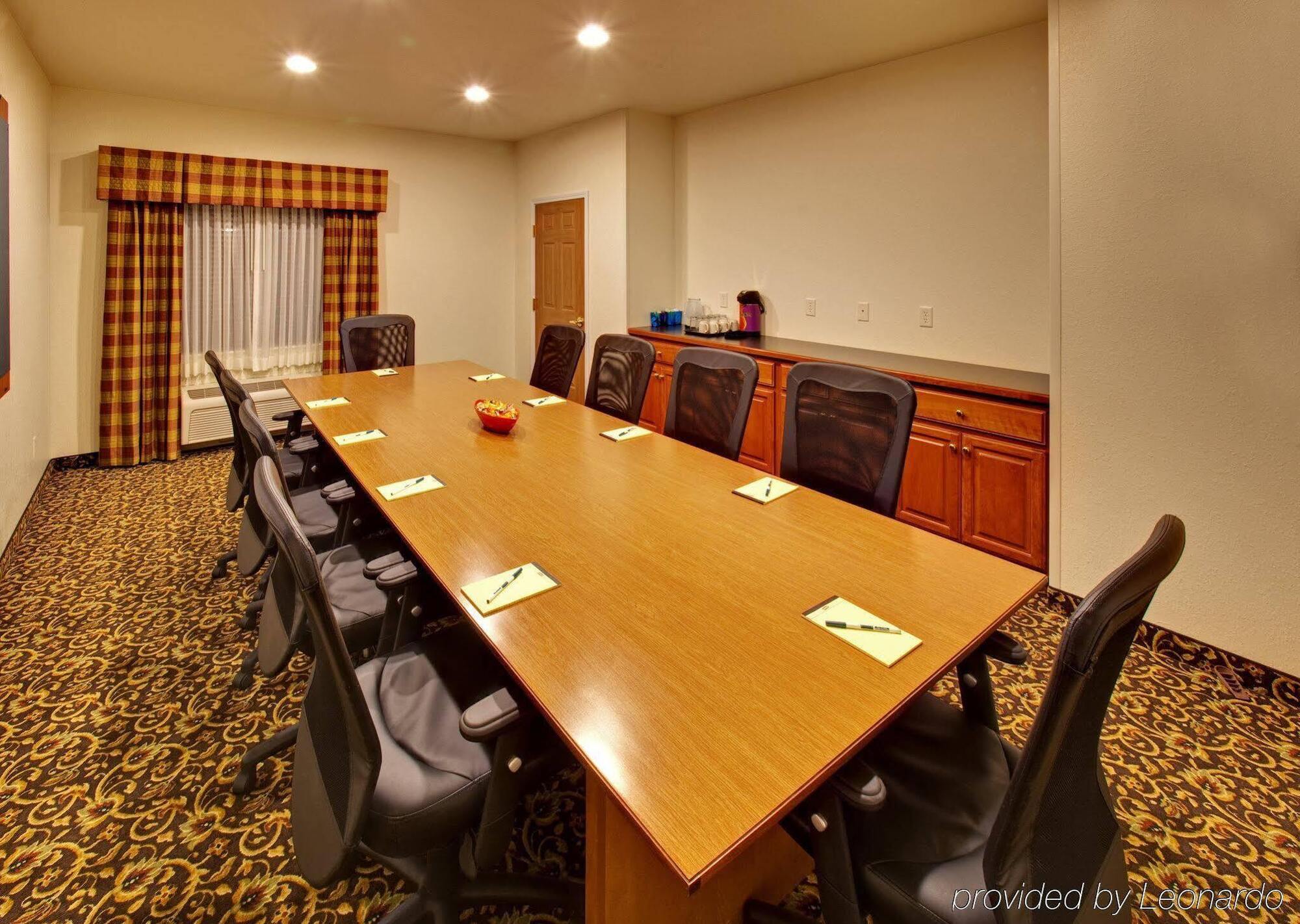 Hotel Staybridge At Empire Mall By Ihg 3*