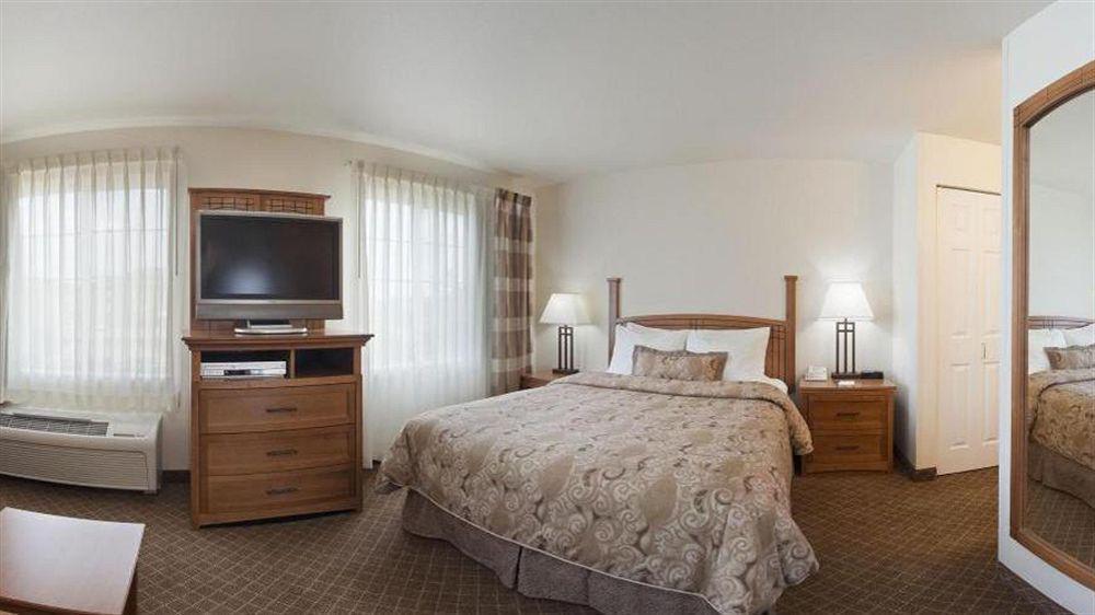 Hotel Staybridge At Empire Mall By Ihg